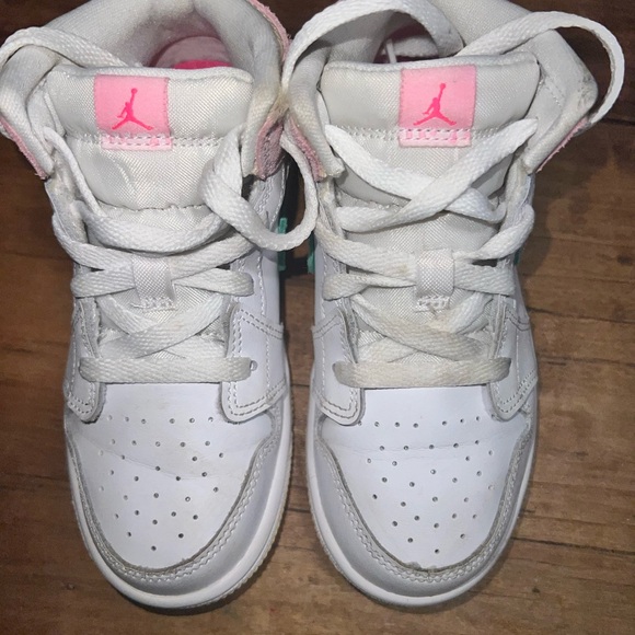 Girls 10C Ice Cream Drip Jordans - Picture 2 of 5